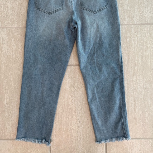 High Rise Rewash Jeans - Picture 4 of 4